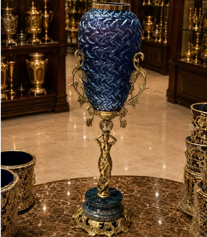 گلدان بانو بالدار